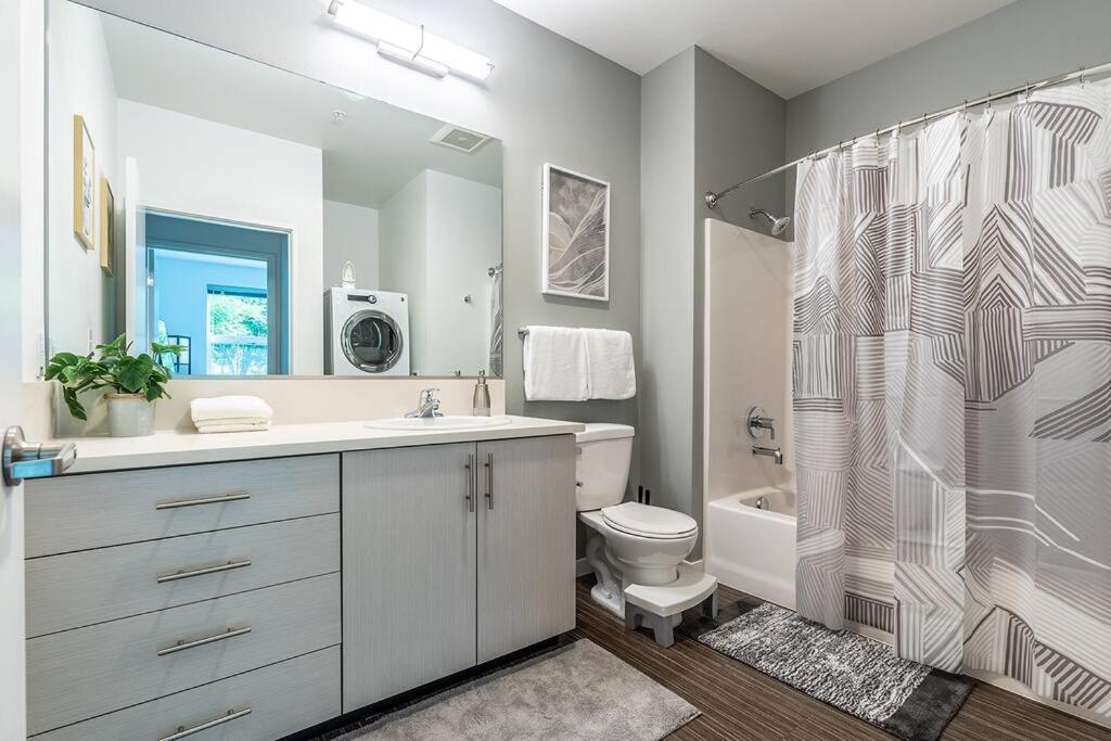One Bedroom Luxury Apartment Сіетл Екстер'єр фото