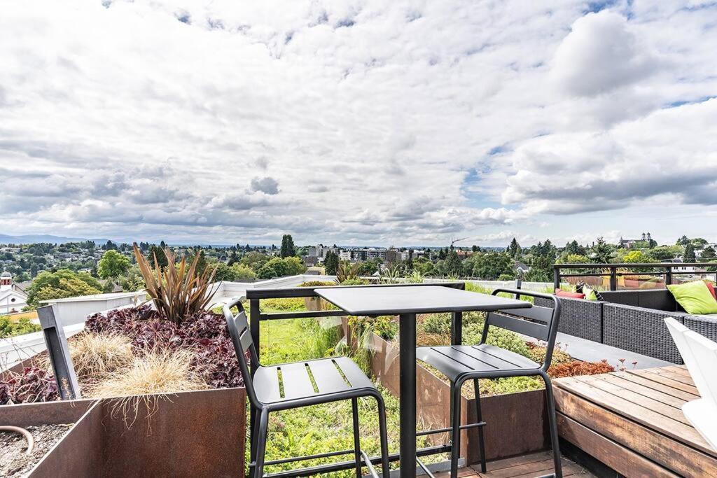 One Bedroom Luxury Apartment Сіетл Екстер'єр фото
