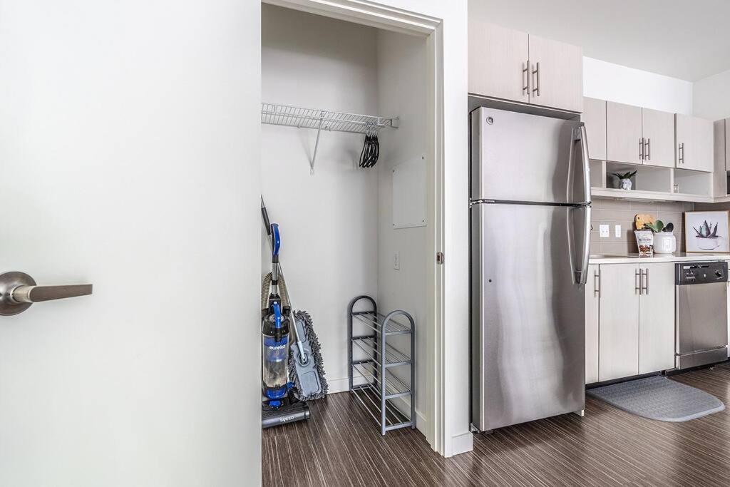 One Bedroom Luxury Apartment Сіетл Екстер'єр фото