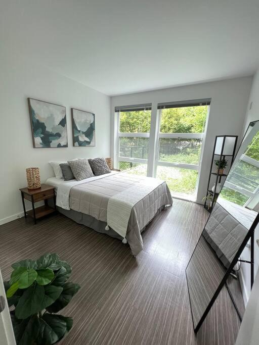 One Bedroom Luxury Apartment Сіетл Екстер'єр фото