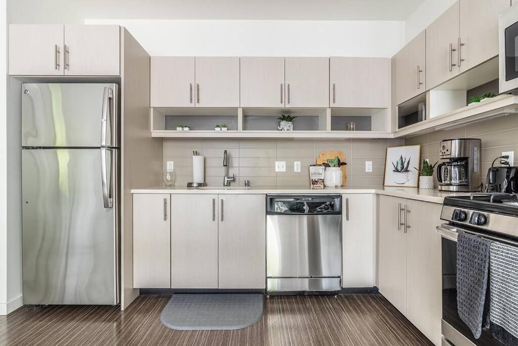 One Bedroom Luxury Apartment Сіетл Екстер'єр фото
